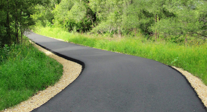 Radweg durchgehend asphaltiert